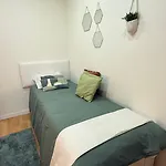 Aot - Guest House