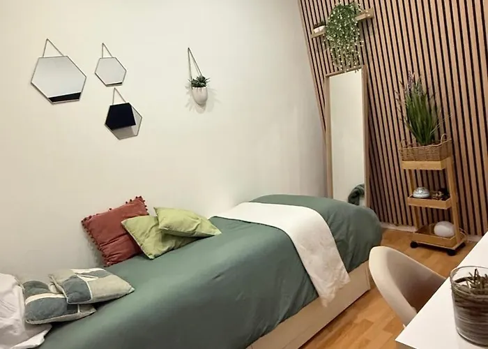 Aot - Guest House